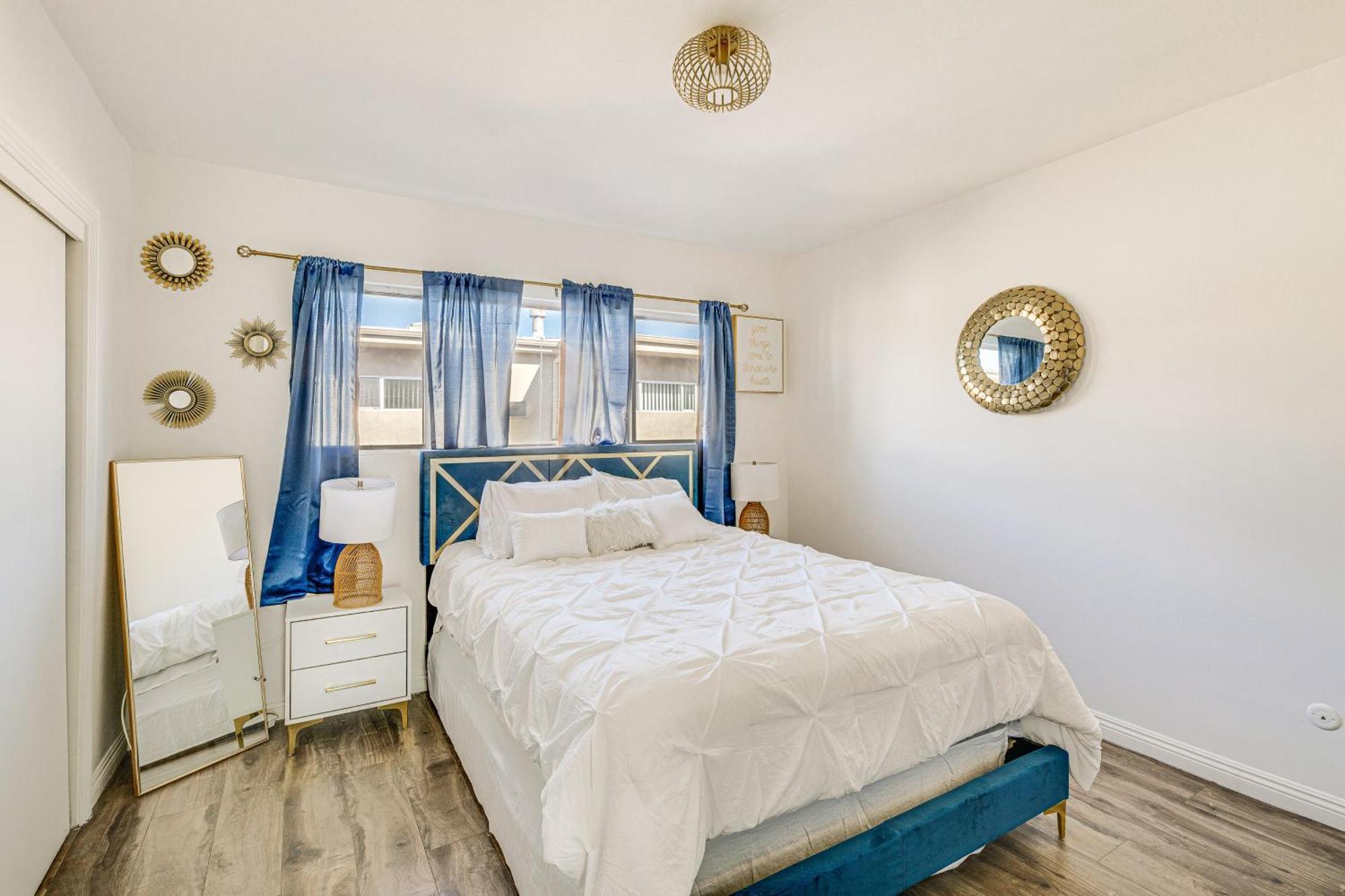 Holiday home Angeles Townhome Off-street Parking And Balcony Los Angeles