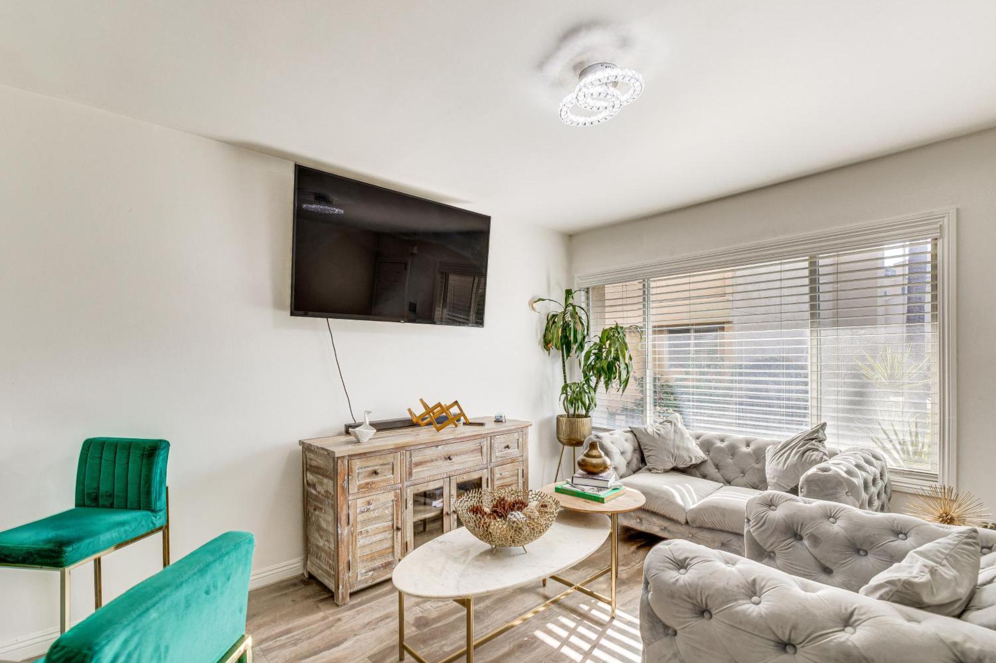 Holiday home Angeles Townhome Off-street Parking And Balcony *