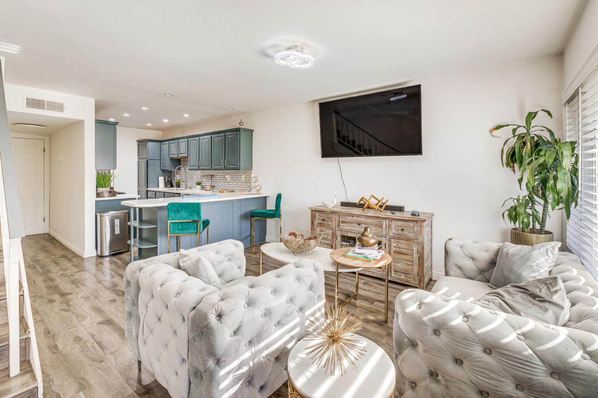 Angeles Townhome Off-street Parking And Balcony Holiday home Los Angeles