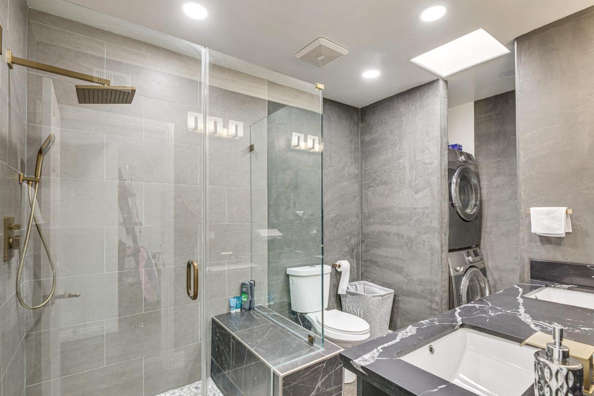 Angeles Townhome Off-street Parking And Balcony Hébergement de vacances