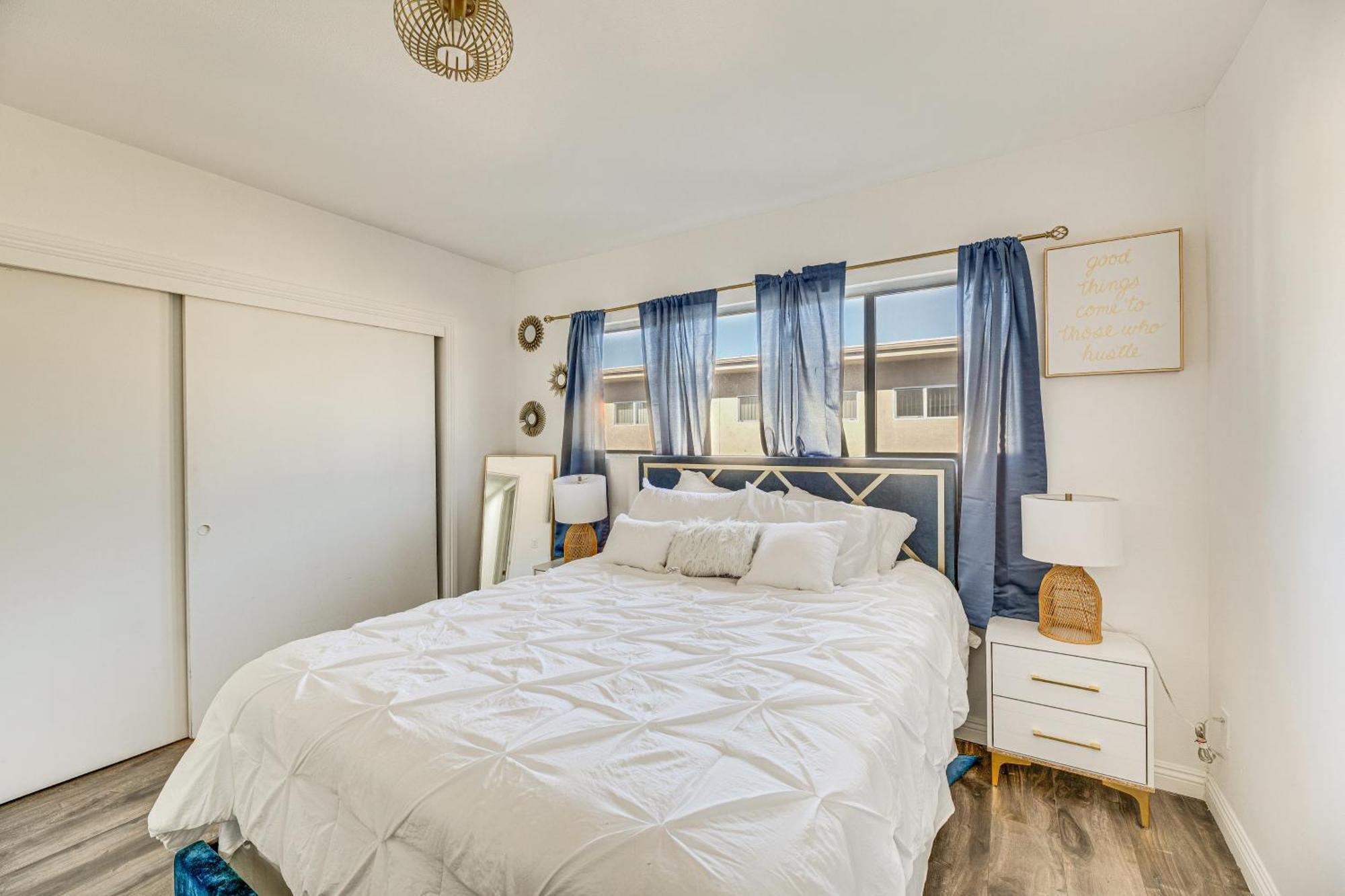Hébergement de vacances Angeles Townhome Off-street Parking And Balcony *
