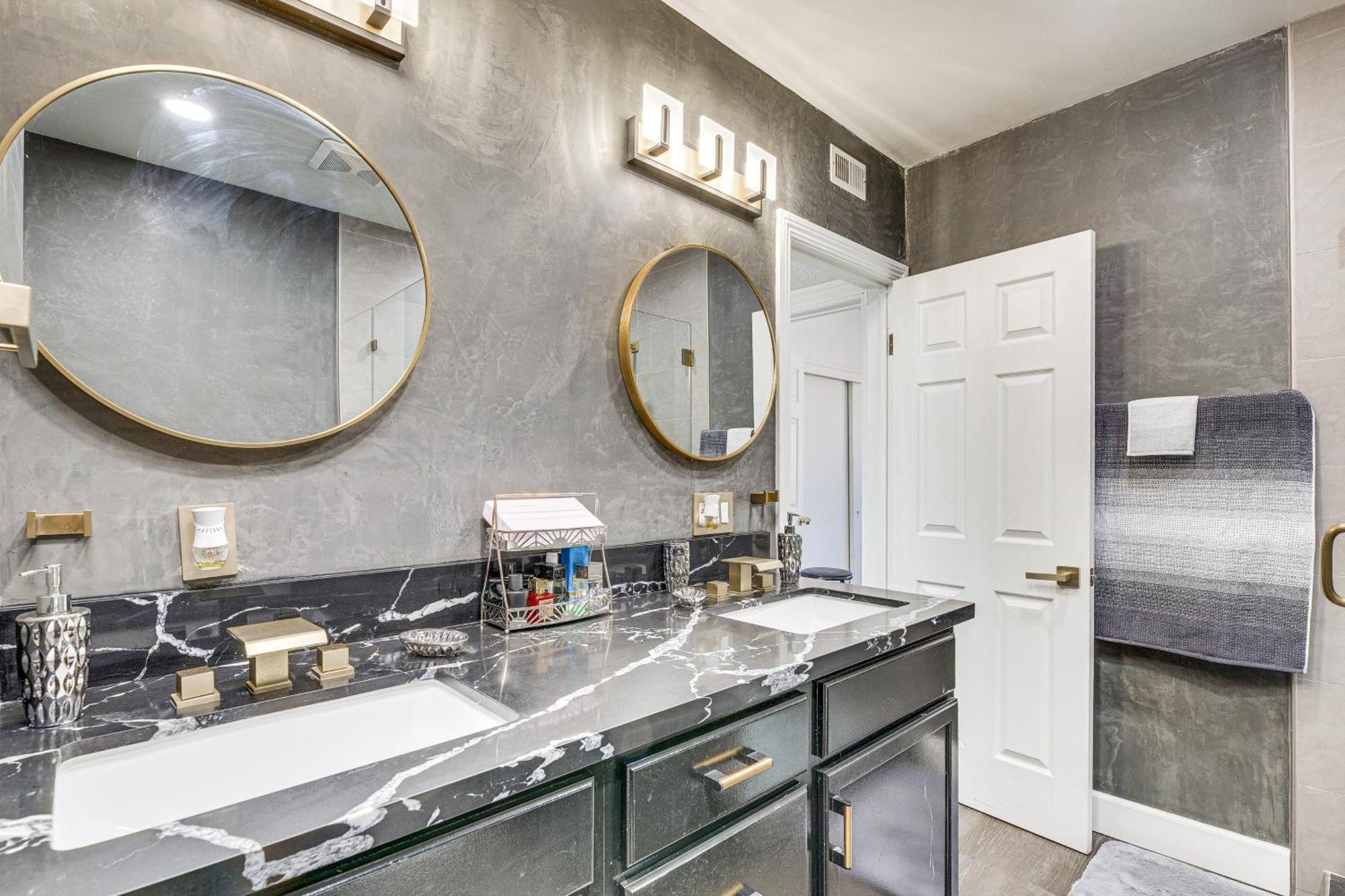 Angeles Townhome Off-street Parking And Balcony * Los Angeles