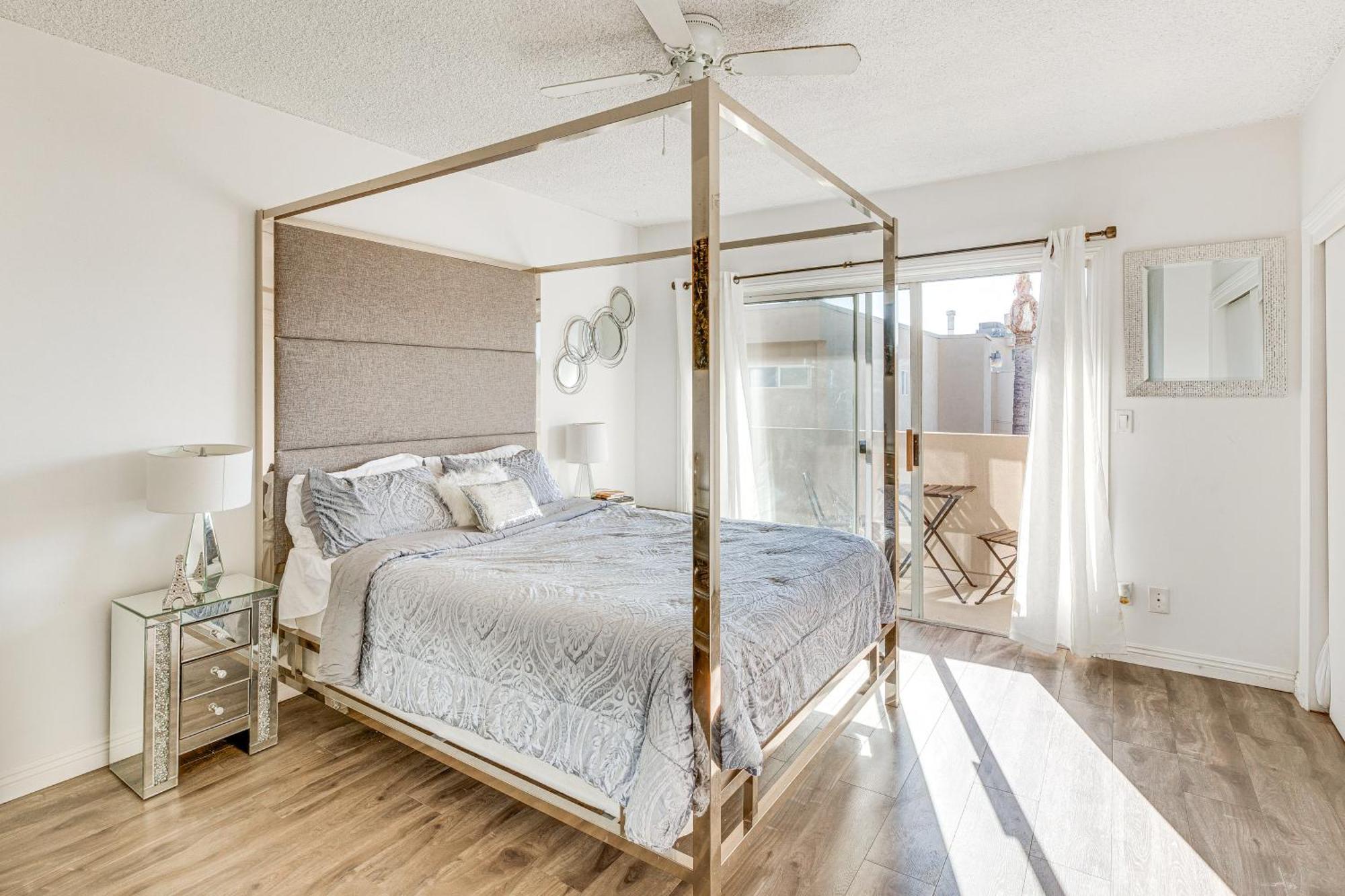 Angeles Townhome Off-street Parking And Balcony Hébergement de vacances Los Angeles
