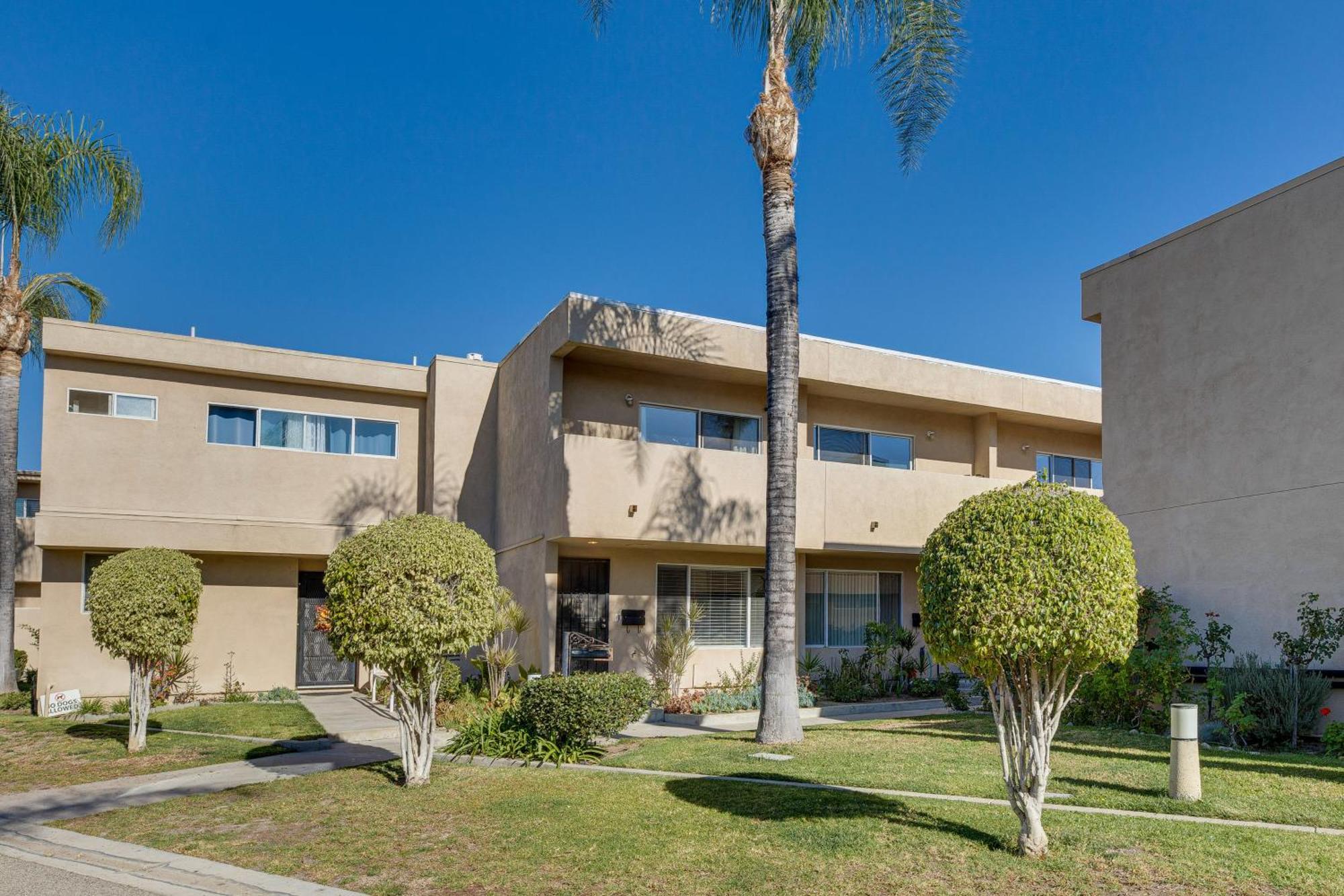 Angeles Townhome Off-street Parking And Balcony Hébergement de vacances *